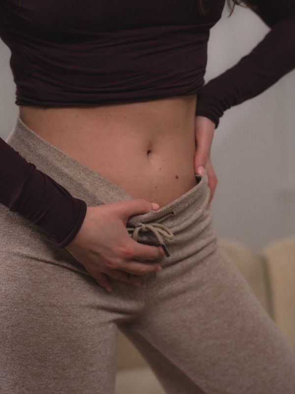 Judith Samama-Patte, geste d'automassage du ventre